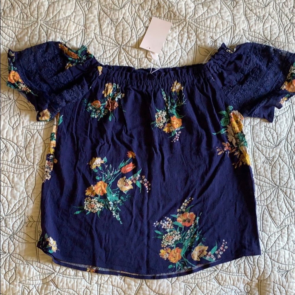 Cute crop top! Never been worn!
